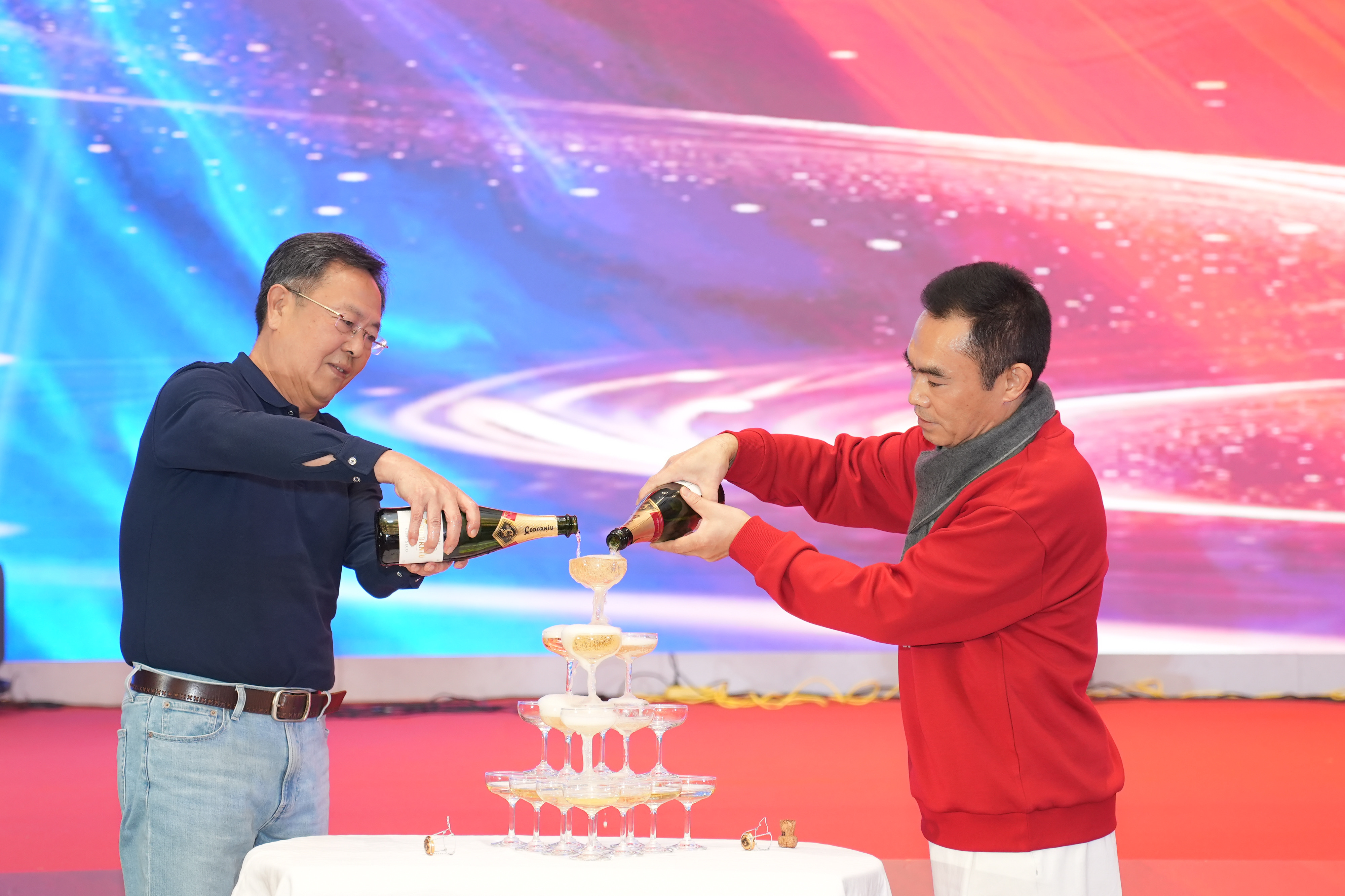 年会的每一幕，，，，，，，，都是我们共同的珍藏